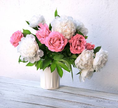 Eski antik çağ sanat parkı ışık masası yazı masası fotokopi uzayı. Güzel, nazik, mutlu, parlak yaprak, büyük, gür tomurcuk, bitki dekoru, yaşam sembolü, kutlama günü kartı, kapak arkaplanı.