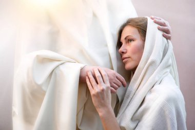 Kutsal aziz kutsal ilahi ışığı, parlak atkıyı, sevimli genç kadın yüzünü kutsa. Kral kurtarıcıya güven. Saadet, ruh, rüya, neşe, kutsal evlilik, lütuf, hayat, baba kolu.