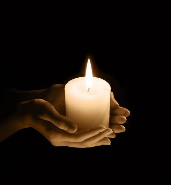 Retro-yalnız kadın kolu sonsuz yanık, klasik dekor şeklindeki nesneler için kopyalama alanı sağlar. Erkek insan erkek çocuk, ruh koruma konsepti. Tanrıya şükür. Eski parlak akşam balmumu ışıklandırılmış arkaplan desenli metin alanı