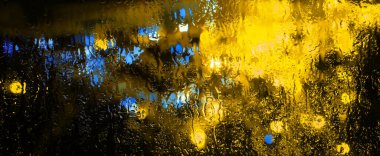 Yakın plan parlak mavi turuncu renkli parıltı mutlu noel partisi tebrik kartı odaklanma sanatı yumuşak şekilli. Kapatın vintag vintro şehir sokak arabası mutlu arifesi sihirli lumin ampul flaş kar mekanı tasarımı