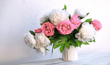 Eski antik çağ sanat parkı ışık masası yazı masası fotokopi uzayı. Güzel, nazik, mutlu, parlak yaprak, büyük, gür tomurcuk, bitki dekoru, yaşam sembolü, kutlama günü kartı, kapak arkaplanı.