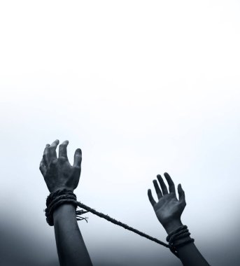 Hukuk haklarının yükseltilmesi için Allah 'a yalvar, inanç lone beyaz metin alanını umut etmeye yardım etsin. Yaklaşma tehlikesi, acı ipi düğümü, bilek bağı, üzgün bilek, yetişkin korku, kaçırılma, yakalanma... 