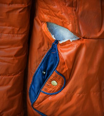 Soyut detay makro görünümünü kapat kötü kaba toprak yaş, çatalı kes retro kırmızı renk erkek yün elyaf boş metin alanı kenar tasarımı. Kaliteli eski tarz ikinci el kollu yüzey