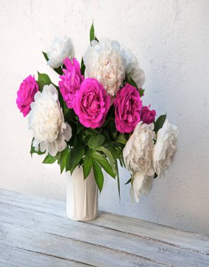 Eski antik çağ sanat parkı ışık masası yazı masası fotokopi uzayı. Güzel, nazik, mutlu, parlak yaprak, büyük, gür tomurcuk, bitki dekoru, yaşam sembolü, kutlama günü kartı, kapak arkaplanı.