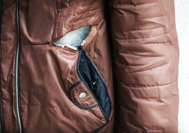 Soyut detay makro görünümünü kapat kötü kaba toprak yaş, çatalı kes retro kırmızı renk erkek yün elyaf boş metin alanı kenar tasarımı. Kaliteli eski tarz ikinci el kollu yüzey