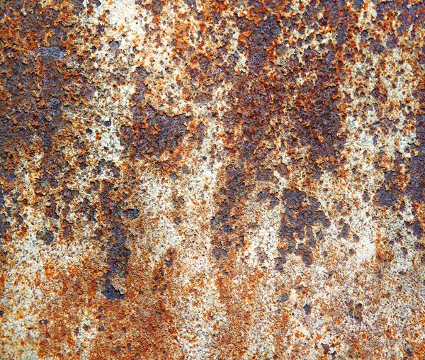 詳細なビューを閉じます空白の濃い赤茶色の歴史的な時代のアートスタイルの重い穀物ハウス層のデザイン 使用される固体石の亀裂汚れラスタブ亜鉛ピールレンガ空の白い灰色のフェンステキストスペース — ストック写真