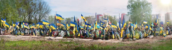 Kyiv Şehri 2023 Kocaman Sarı Çelenk Dekoru Üzgün Rusya Yas — Stok fotoğraf