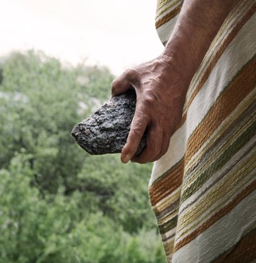 Yakından bakınca, son sınıfların kirli, kaba Yahudi, yaşlı palmiyesi Abel şehitlerinin ölüm tarihi sahnesine denk geldi. Şeytani nefret günahı adam kavradı kaya avını ölü Stephen Paul çim gökyüzü hikayesini yaraladı