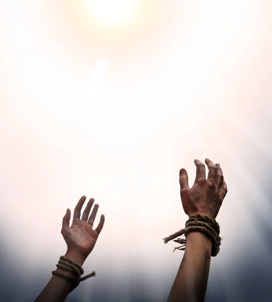Yakın Plan Hapishane Suistimalini Arttırmak Tanrı Dua Inanç Beyaz Metin — Stok fotoğraf