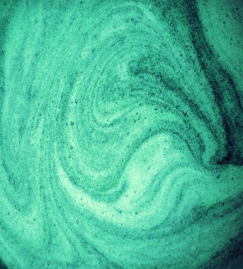 Makro parlak ışık, ıslak, kalın, sağIıklı, yuvarlak dairesel, spiral lekeli içecek konsepti. Geçmiş sanat tasarımı koyu renk sulu yumuşak spa jel sume metin alanı üst detay görünümü