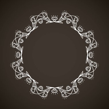 Eski sevimli romantik kitap kurdelesi kıvrımlı fiyonk etiketi siyah tahta arka planda izole edilmiş. Serbest beyaz tebeşirle çizilmiş kıvrımlı logo simgesi işaret dairesi artistik kıvrımlı karalama stili