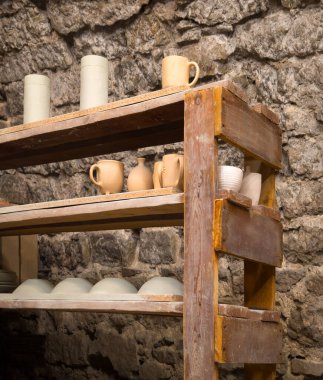 Yakından bakıldığında, kırsal kesimlerin sanat tanrısı birçok şarap suyu içti, çay içti, yemek pişirdi, duvarları aştı, duvarları ördü, yemek yedi, kırsal kesimlerde yaşayan, İncil sanatçısı, kültür stili tasarım.