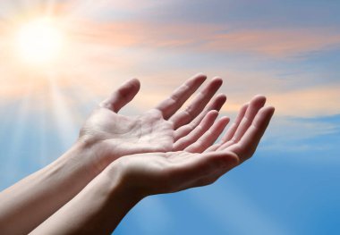 Kapalı, genç, kutsal, genç, aziz, kutsal Yahudi kadın. Avucunu aç, yalvar, Tanrı 'nın sevgisini kutsa. Eski İncilsel Arap erkek çocuk günahkar ruh şükran günü ışığı mesaj uzayı