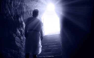 Korkunç korku grunge doğu savaşı kale kapanı kemer koridoru kaya hücre mezar odası taş duvar ışık parıltısını mahvediyor. Kasvetli korku, erkek insanları korkutur. Evlerine adım atar. Kara İncil 'e ait kölelik, İncil' i serbest bırakır.