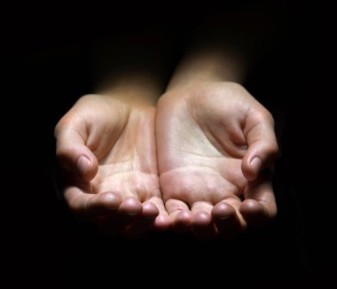 Kapalı, kutsal, genç, kutsal yahudi bayan 2 açık bardak tut, yalvar, Tanrı 'nın sevgisini kutsa. Eski İncil tarihini kapat Arap erkek çocuk günahkar ruh şükürler olsun ki mesaj uzayı var. 