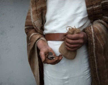 Retro East Israil fakir, kırsal Yahudi, Arap, erkek, çok şanslı bir fiyat. Yaşlı yaş haini parmak kötü kola şans ver 30 sadaka dolandırıcılığı Yahudi dolar anlaşması İncil 'deki tanrı hikayesi konsepti