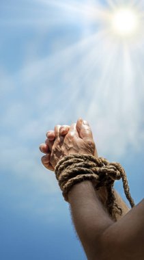 Tehlike hukuku, üzücü mücadele, çatışma, mavi metin alanını aydınlatıyor. Kelepçe kaçırma, hapis cezası, baskı limiti, yumruk atamama, bağımlı bağlama, umutsuzca kaçırılma, yakalama, yakalama...