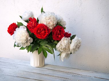 Eski antik çağ sanat parkı ışık masası yazı masası fotokopi uzayı. Güzel, nazik, mutlu, parlak yaprak, büyük, gür tomurcuk, bitki dekoru, yaşam sembolü, kutlama günü kartı, kapak arkaplanı.