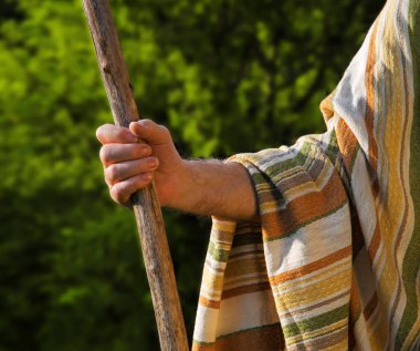 Geçmişe dönük kırsal araçları kapatın. Ortaçağ kırsal sürüsü yetişkin bilge çoban işçi azizi John Baptist 'e adanmıştır. Orta Doğu 'nun kutsal Yahudi cübbesi. Tanrı' ya dua et de İncil 'deki çubuk sembolü kavramı için dua et.