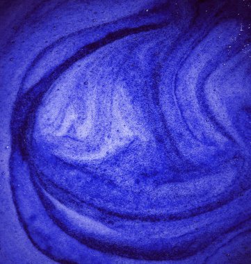 Makro parlak cyan parlak parlak, ıslak, kalın hava yuvarlak, sarmal meyve suyu, reçel sosu leke elementi kavramını kapatın. Sanat tasarımı koyu sulu renk yumuşak spa yağlı jel köpüklü metin alanı üst görünümü