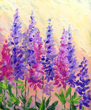 Parlak guaj boyası yaz manzarası. Canlı lavanta renkli el, hafif kağıda retro tuval fırça sanat kartı tarzında akrilik çizmiş. Pembe günbatımı gökyüzü sahnesinde narin eflatun renkte taze çalılık. 