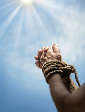 Tehlike hukuku, üzücü mücadele, çatışma, mavi metin alanını aydınlatıyor. Kelepçe kaçırma, hapis cezası, baskı limiti, yumruk atamama, bağımlı bağlama, umutsuzca kaçırılma, yakalama, yakalama...