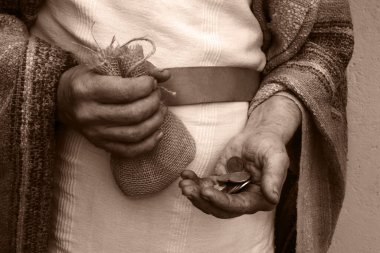 Retro East Israil fakir, kırsal Yahudi, Arap, erkek, çok şanslı bir fiyat. Yaşlı yaş haini parmak kötü kola şans ver 30 sadaka dolandırıcılığı Yahudi dolar anlaşması İncil 'deki tanrı hikayesi konsepti