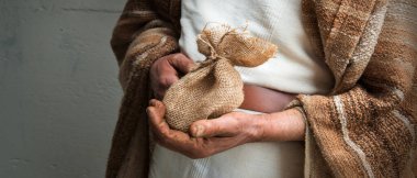 Doğu İsrail 'de yaşayan fakir, köylü, Arap, yaşlı bir adam. 30 altın, 30 gümüş para al. Yahudi kolu, altın, tohum, tahıl, İncil, İncil, İncil, İncil, İncil, İncil, İncil, İncil.