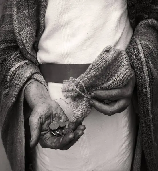 Retro East Israil, fakir, kırsal Yahudi, erkek, çok şanslı, yaşlı, yaşlı, hain parmak, kötü kola şans ver, 30 sadaka, para, pazarlık, İncil 'deki tanrı hikayesi kavramı.