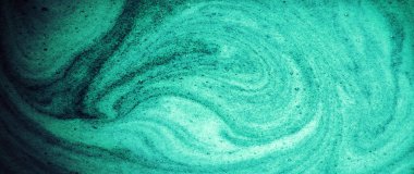 Makro parlak ışık, ıslak, kalın, sağIıklı, yuvarlak dairesel, spiral lekeli içecek konsepti. Geçmiş sanat tasarımı koyu renk sulu yumuşak spa jel sume metin alanı üst detay görünümü