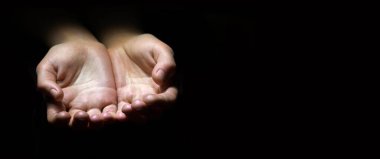 Kapalı, kutsal, genç, kutsal yahudi bayan 2 açık bardak tut, yalvar, Tanrı 'nın sevgisini kutsa. Eski İncil tarihini kapat Arap erkek çocuk günahkar ruh şükürler olsun ki mesaj uzayı var. 