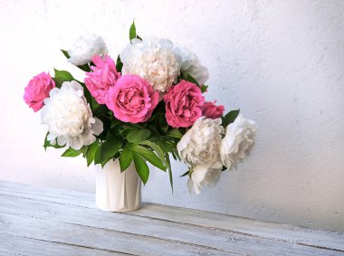 Eski antik çağ sanat parkı ışık masası yazı masası fotokopi uzayı. Güzel, nazik, mutlu, parlak yaprak, büyük, gür tomurcuk, bitki dekoru, yaşam sembolü, kutlama günü kartı, kapak arkaplanı.