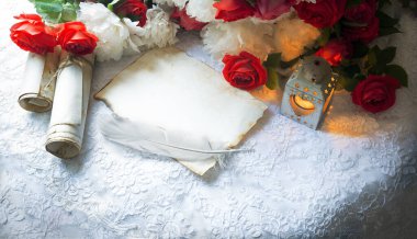 Geçmişteki Yahudi evlilik sayfası İncil 'e aşk mektubu yazmayı öğretir. Çalışma sonrası lamba ışığı yazı masası. Kutsal tanrı Hristiyan inancı sanatı.