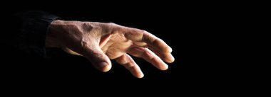 Yaşlı yetişkin, büyük güç korkusu soyguncusu, ceset pençesi, korkuyu kapat, aç gözlü kadın elini tut. Hırsız suçluların soygun indeksi, ölüm işareti simgesi, metin alanı.