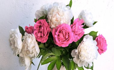 Eski antik çağ sanat parkı ışık masası yazı masası fotokopi uzayı. Güzel, nazik, mutlu, parlak yaprak, büyük, gür tomurcuk, bitki dekoru, yaşam sembolü, kutlama günü kartı, kapak arkaplanı.