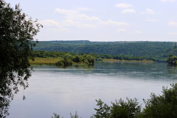 摩尔多瓦 索洛卡市和乌克兰之间的德涅斯特河 — 图库照片
