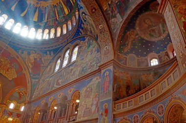 Sibiu, Romanya - 14 Ekim 2023: Kutsal Üçlü Katedralin İçi