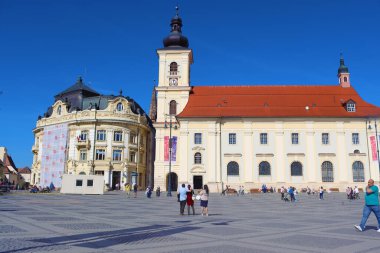 Sibiu, Romanya - 14 Ekim 2023: Büyük Meydan 'daki binaların manzarası