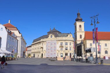 Sibiu, Romanya - 14 Ekim 2023: Büyük Meydan 'daki binaların manzarası