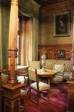 Sinaia, Romanya - 14 Ekim 2023: Güzel Peles Şatosu