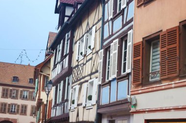 Fransa 'nın eski Colmar kentindeki binalar