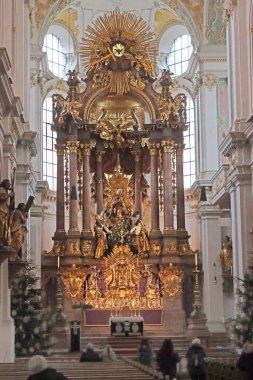 Münih, Almanya - 20 Aralık 2023: St. Peter Kilisesi