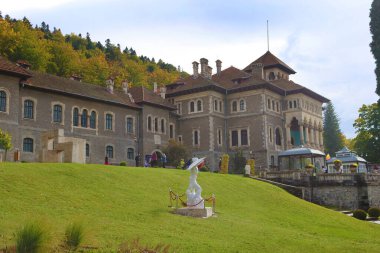 Busteni, Romanya - 13 Ekim 2023: Cantacuzino Şatosu
