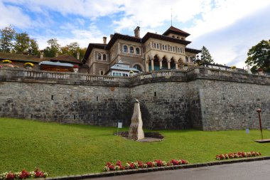 Romanya 'nın Busteni kentindeki Cantacuzino Şatosu