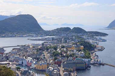 Yazın Alesund şehrinin güzel manzarası, Norveç