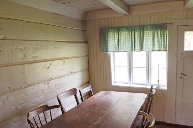 Alesund, Norveç - 01 Ağustos 2024: Eski ahşap evin içi