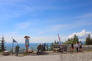 Hrebienok, Slovakya - 26 Mayıs 2024: Tanımlanamayan turistler Hrebienok 'u ziyaret ediyor - High Tatras' taki Stary Smokovec 'in üzerindeki tanınmış turizm merkezi