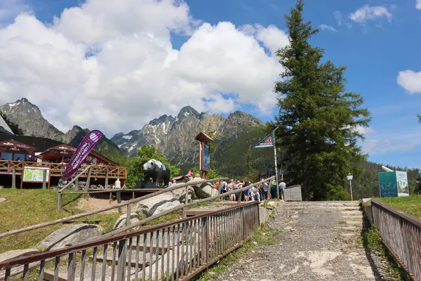 Hrebienok, Slovakya - 26 Mayıs 2024: Tanımlanamayan turistler Hrebienok 'u ziyaret ediyor - High Tatras' taki Stary Smokovec 'in üzerindeki tanınmış turizm merkezi