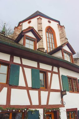 St. Martin Kilisesi (arka plan), Basel, İsviçre