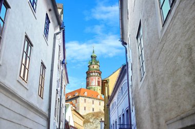 Kule manzarası ve Cesky Krumlov Kalesi cephesi, Çek Cumhuriyeti